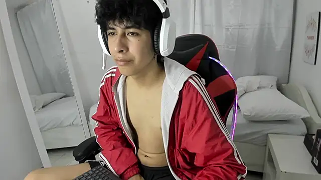 julian xx online show from March 13, 7:31 pm