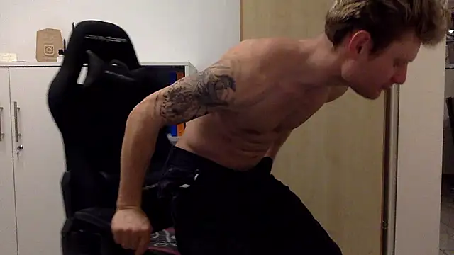 Fitlover1994 online show from January 9, 7:52 pm