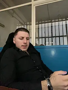 allee2206 online show from March 1, 6:13 am