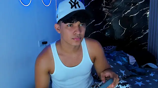 jamescurly00 online show from January 6, 10:03 pm