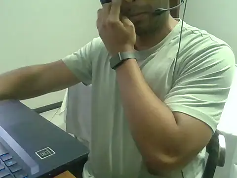 ishowumybest online show from January 6, 11:31 pm