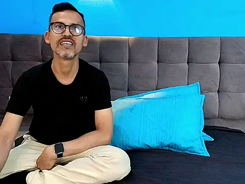 Oswalldo   online show from April 5, 11:29 am