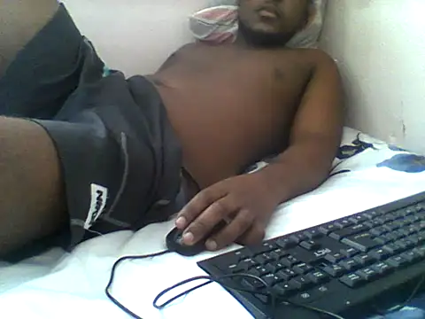 handsomeguy02 online show from May 25, 12:22 pm