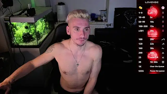 Rayzel White online show from April 7, 9:15 pm