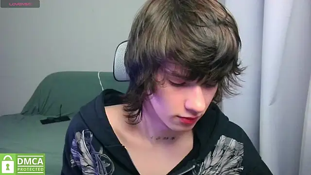 LeonBoykisser online show from July 18, 5:51 pm
