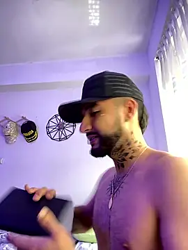 juanlouis pierre online show from January 14, 4:44 pm