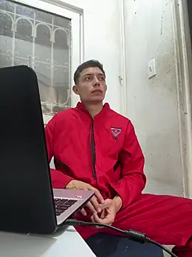 santiObrero online show from May 26, 3:19 pm