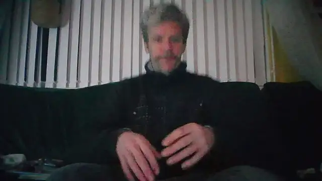 Snapshot of chiichii23 chatting on February 6, 8:13 pm chiichii23 online show from February 6, 8:13 pm