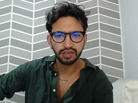 thomass1018 online show from May 31, 4:46 am