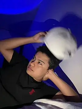 andresmahecha777 online show from March 31, 3:52 am