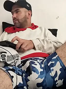 hairyandbigmann online show from February 15, 7:11 pm