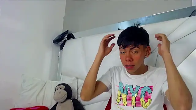 Liarr  online show from April 10, 8:16 pm