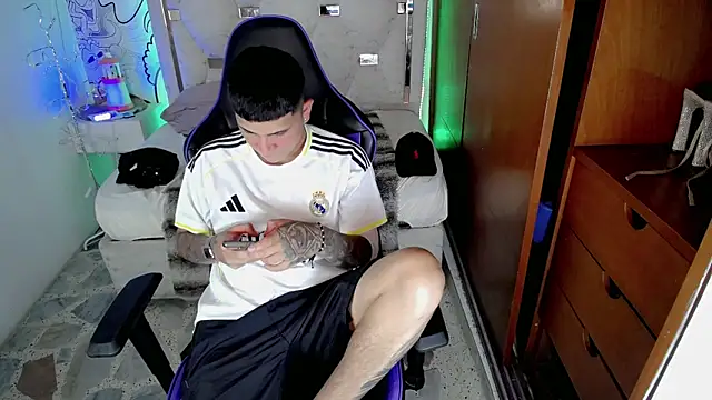 Black diamondd  online show from April 15, 4:51 pm