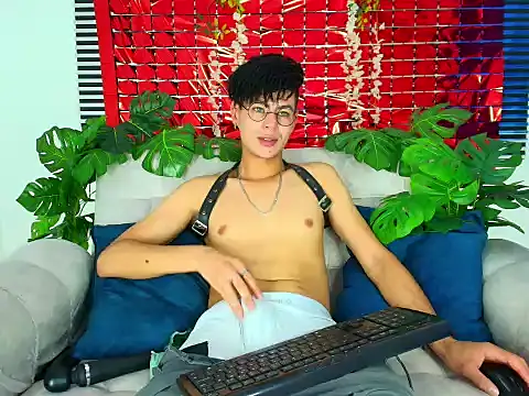 ThiiagoSaeenz online show from February 27, 4:28 pm