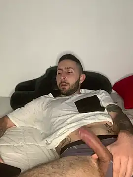 robeertiito online show from March 28, 2:50 pm