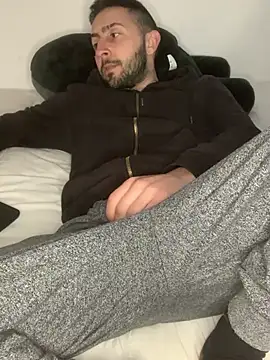 robeertiito online show from April 3, 3:09 pm