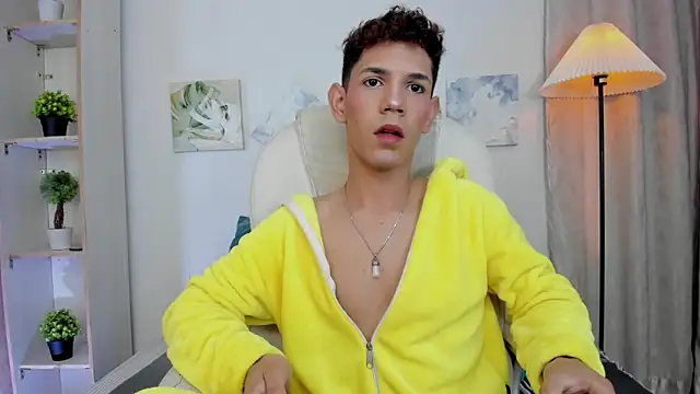 arlequiin  online show from February 4, 8:26 pm