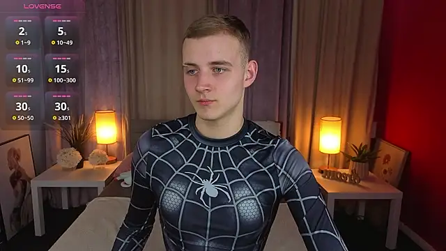 HereAlexColee online show from March 25, 2:54 pm