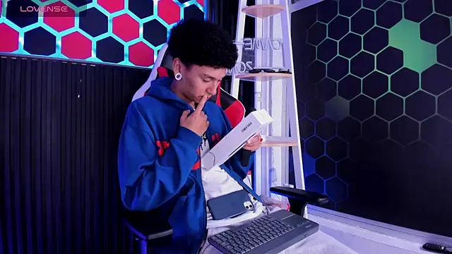 David Banks  online show from April 8, 12:47 pm