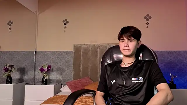 Derek Sinn online show from February 11, 8:47 pm