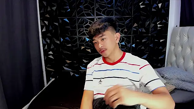 xlovercutietwink online show from April 5, 5:26 am