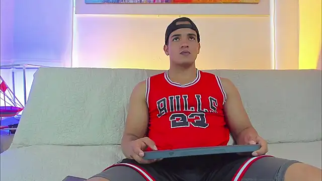 jhon nicolas online show from April 8, 12:11 am