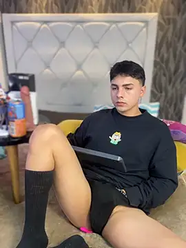 Samu Hott online show from March 7, 8:50 pm