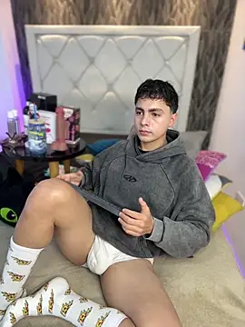 Samu Hott online show from February 4, 8:37 pm