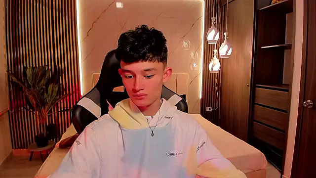 Patrick Howland  online show from February 8, 3:23 am