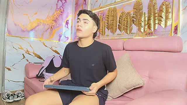 FemNoa online show from March 1, 1:44 pm