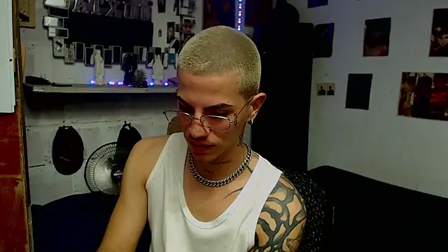 paul-mendezx online show from February 26, 12:45 am