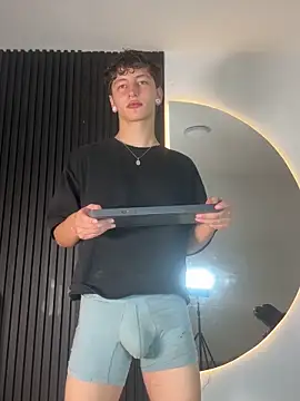 ARON LUXX online show from February 11, 3:44 am