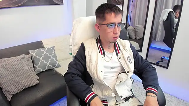 Tommas Jhonson online show from March 15, 3:47 am