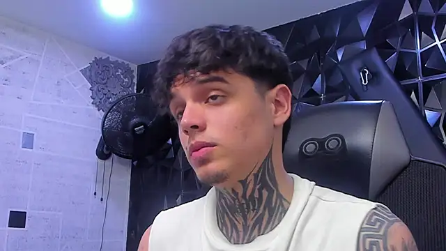 Declan-Foxx online show from April 9, 8:59 pm