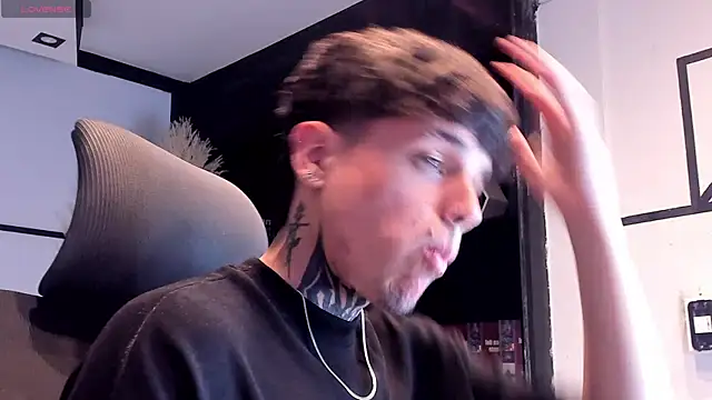 Declan-Foxx online show from April 7, 9:04 pm