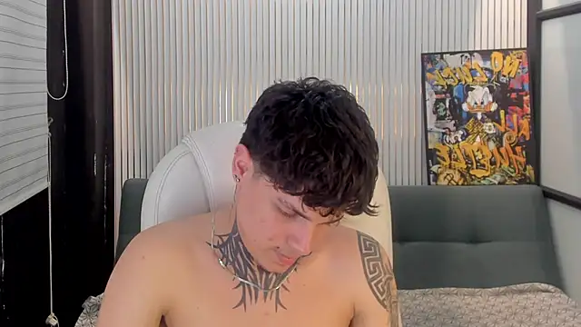 Declan-Foxx online show from April 10, 9:00 pm