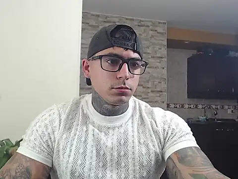 maxstrom111 online show from February 8, 7:51 pm