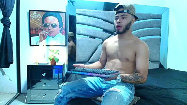 Xanderstone00 online show from May 28, 1:58 am