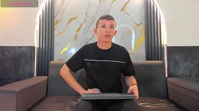 Isaak 26 online show from April 21, 6:25 pm