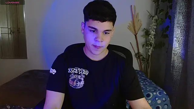 eithan jonnes online show from March 24, 8:46 pm