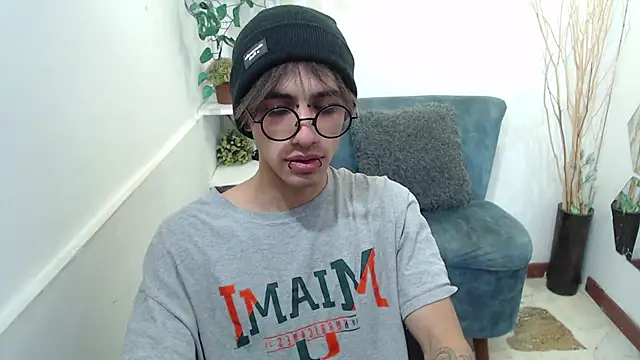 AaronBeer  online show from February 23, 11:34 am