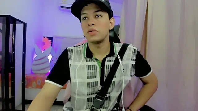 Top and bottom online show from April 12, 8:21 pm