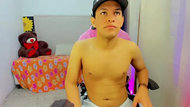 Top and bottom online show from April 2, 8:27 pm