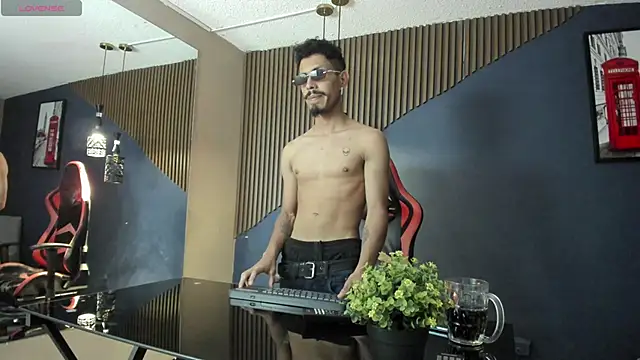 NoaahTylor online show from March 3, 8:16 pm