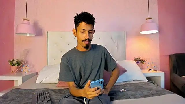 NoaahTylor online show from March 30, 9:38 pm