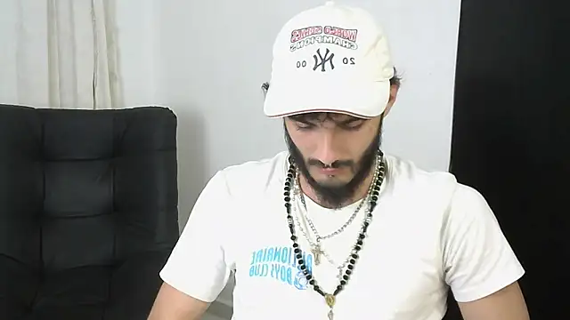 LovexJuxn8 online show from February 13, 7:41 pm