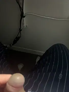 awesomemilkss online show from April 16, 2:33 am