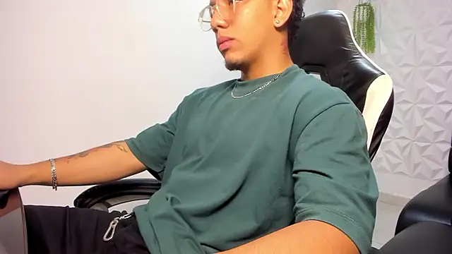 MaxSeduce23 online show from February 19, 1:29 pm