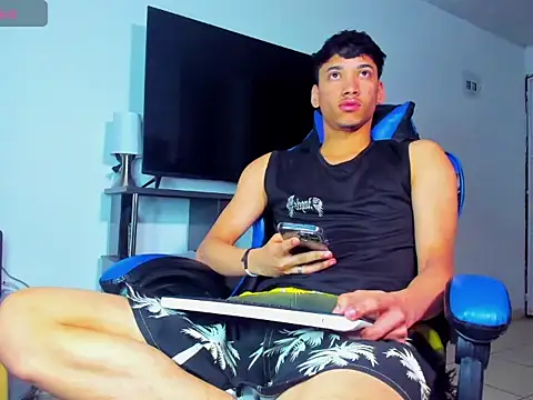 Lyam Russo online show from April 15, 7:52 am