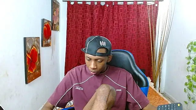 milo018 online show from June 3, 5:18 pm